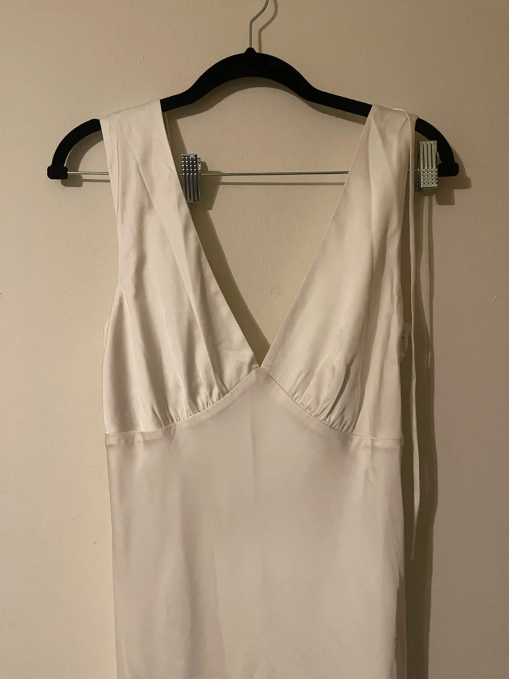 Abercrombie Cowl Satin White V-Neck Slip Medium Petite (MP)